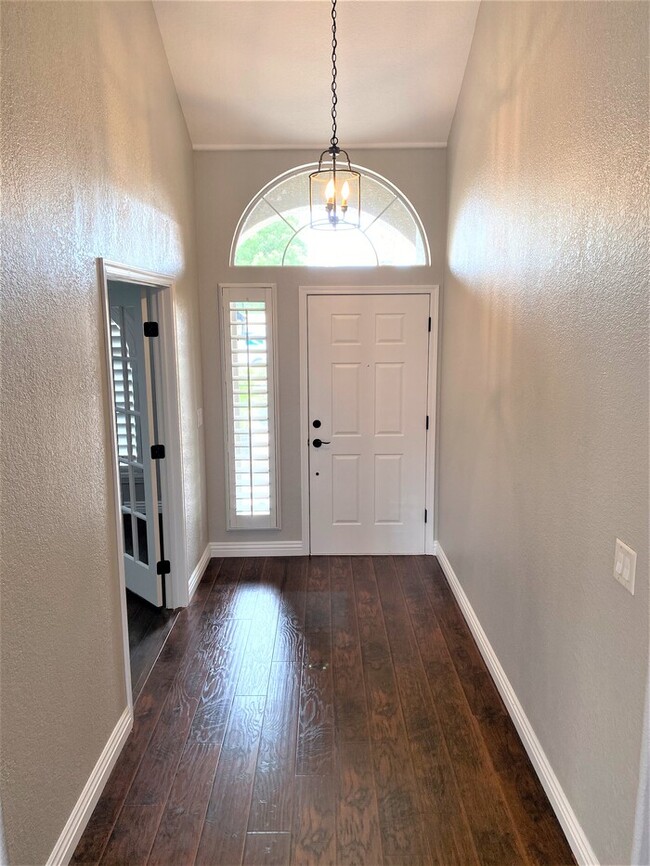 Building Photo - Gorgeous 4 Bedroom Chandler Home!