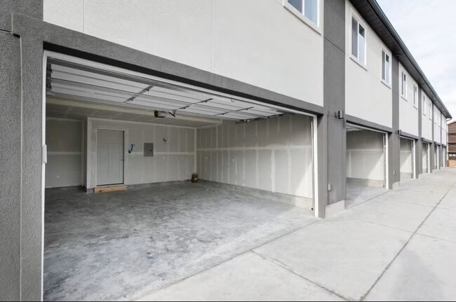 Building Photo - NT 3390