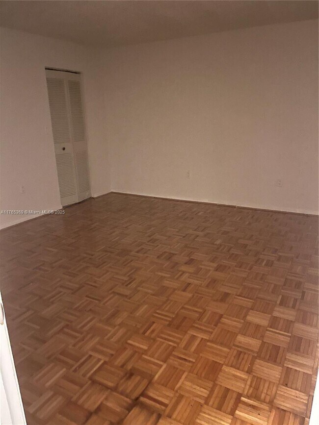 Foto del edificio - 10859 NW 7th St