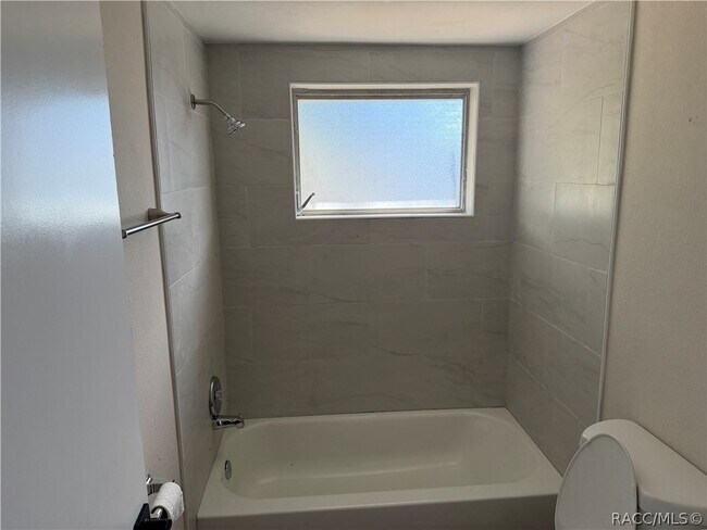 Foto del edificio - 7 N Jackson St