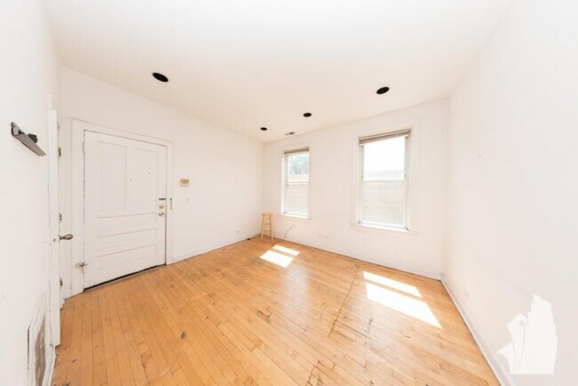Building Photo - 2 bedroom in Chicago IL 60614