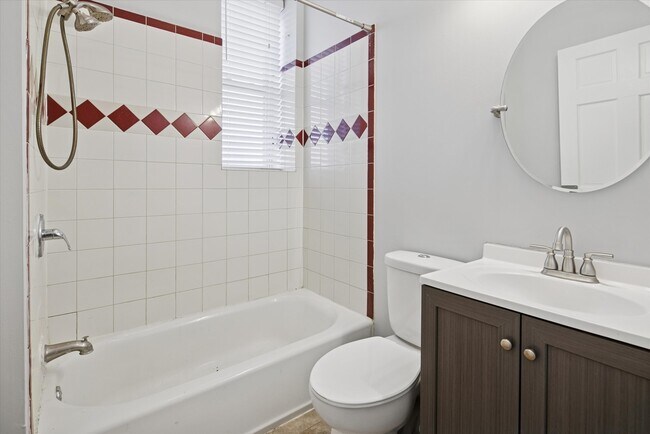 Building Photo - 1635 S Christiana Ave