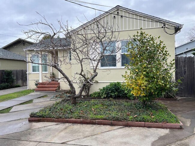 Building Photo - 129 22nd Ave