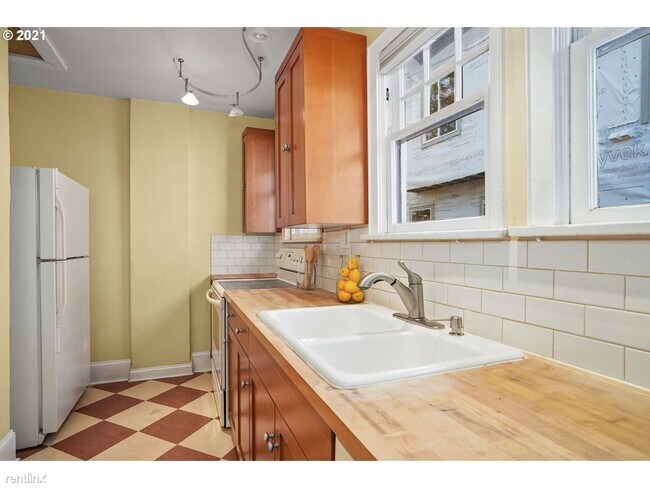 Building Photo - 1 br, 1 bath House - 6948 N Montana Ave