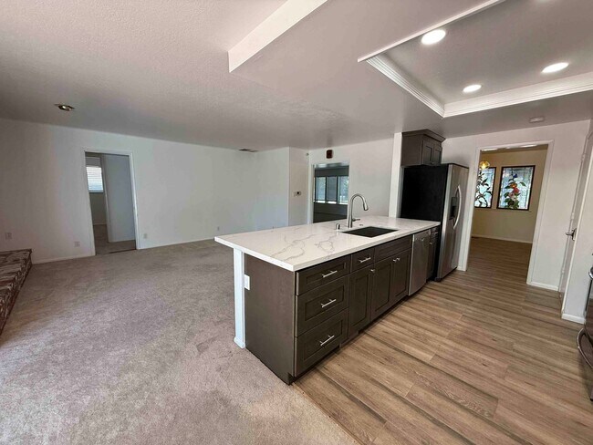 Foto del edificio - University Ave 3 Bedroom