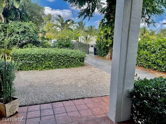 Building Photo - 3 br, 2.5 bath House - 4050 SW 11th St # 4050
