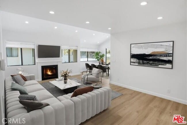 Building Photo - 10566 Sunland Blvd