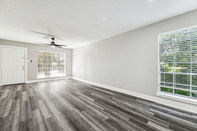 Foto del edificio - 2790 W T C Jester Blvd