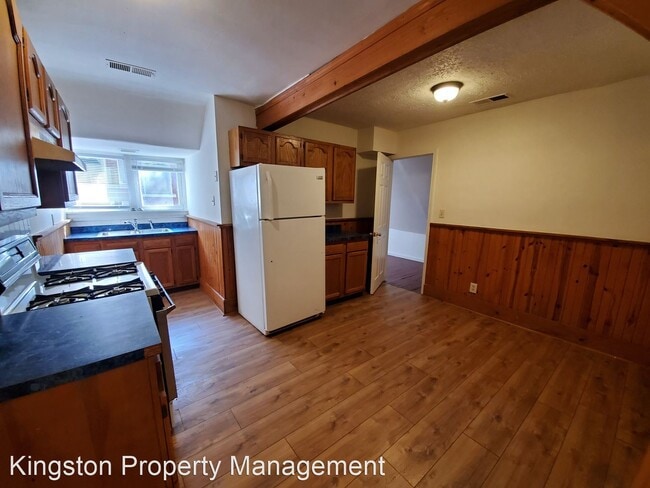 Building Photo - 168 Woodland Ave