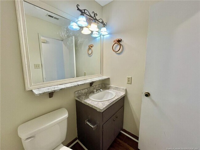 Foto del edificio - 754 Hedgelawn Way