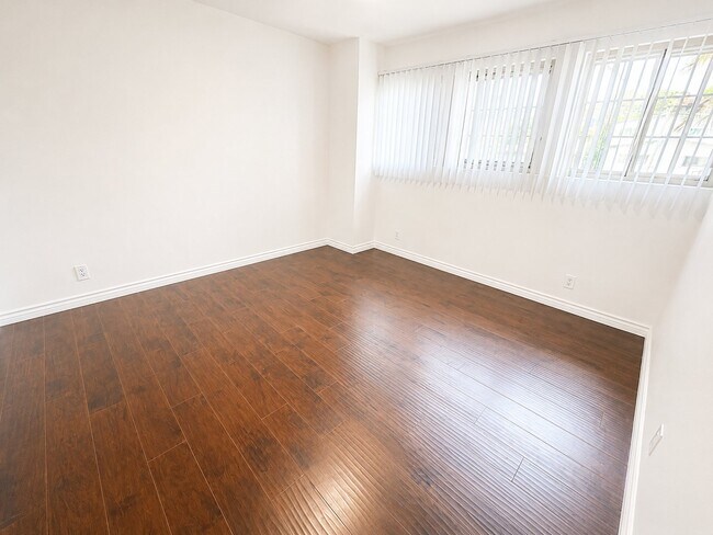Foto del edificio - 8306 W Manchester Ave