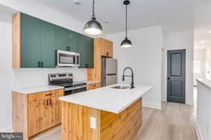 Building Photo - 1221 W Lehigh Ave