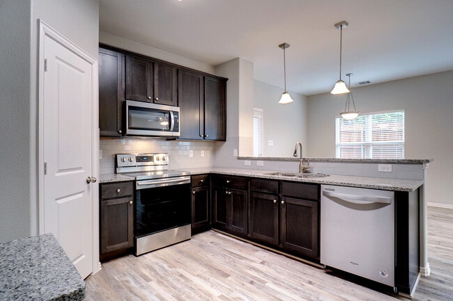 Kitchen - 1923 S Jennings Ave