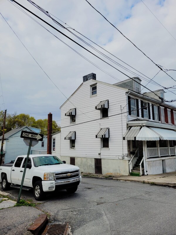 909 W Market St, Pottsville, PA 17901 House Rental in Pottsville, PA