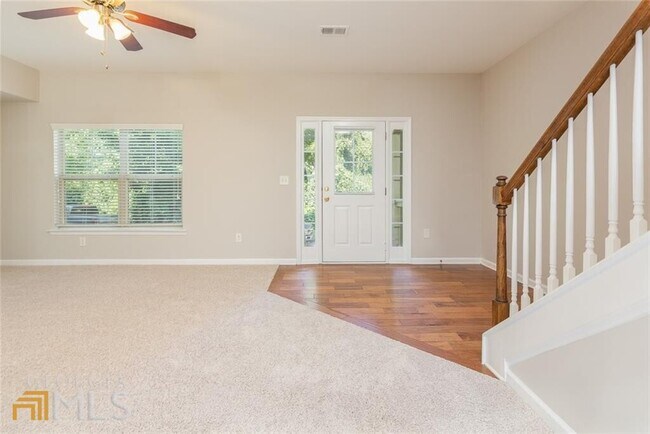 Building Photo - 860 Riverdance Dr