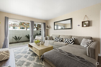Interior Photo - University Riverside Gardens