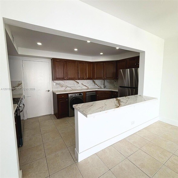 Building Photo - 1408 Brickell Bay Dr