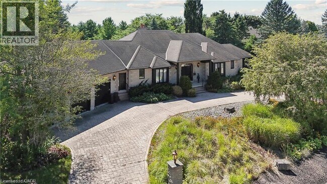 Building Photo - 231 Golf Course Rd