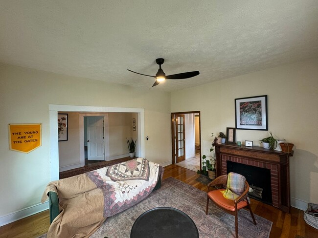 Foto del edificio - Updated 3bed/2bath House with Older Charm!