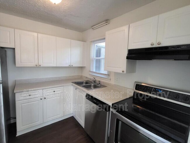 Building Photo - 5553 Estates Ct