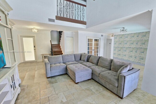 Building Photo - 2960 Blue Jay Dr