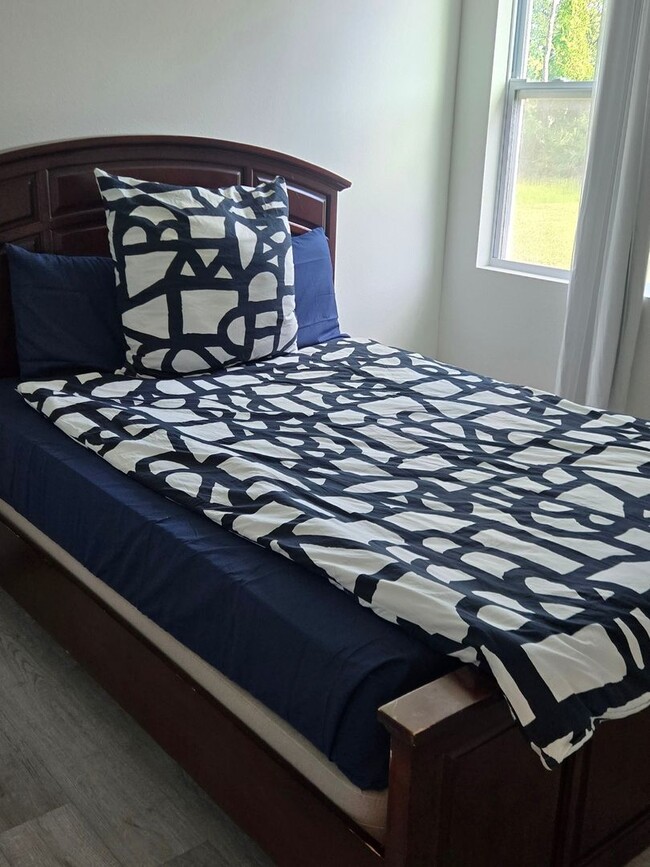 Foto del edificio - 4 Bedroom Single Family Home in Palm Bay