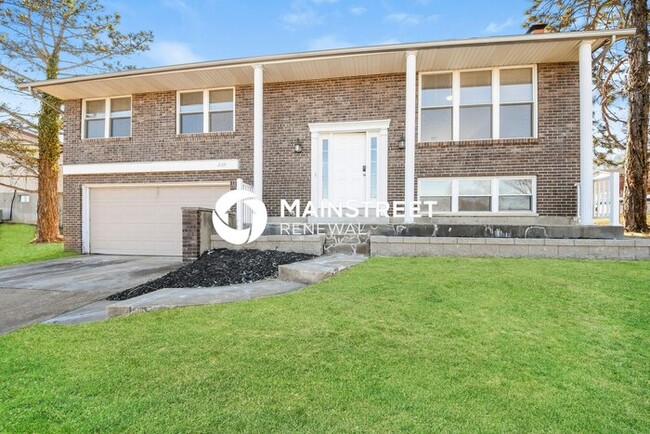 Building Photo - 2105 Wellington Dr