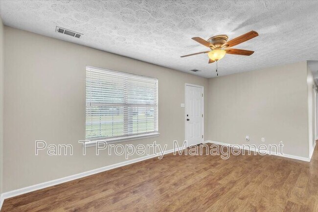 Building Photo - 1013 Reita St