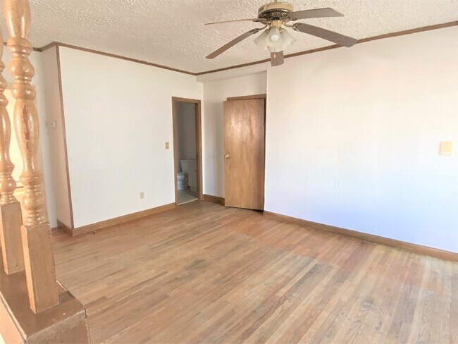 Building Photo - 35 Aetna St