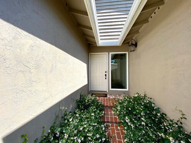 Building Photo - Beautifully Renovated Napa Townhome in Pri...