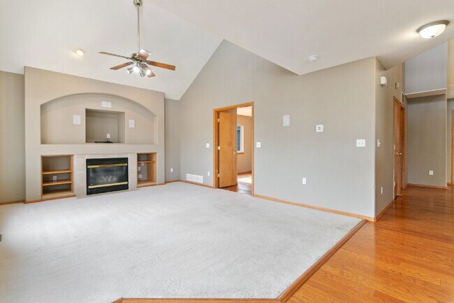 Building Photo - 6766 Stockwell Dr