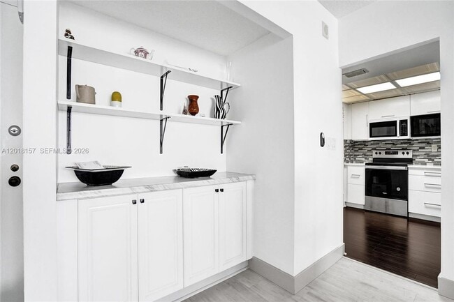 Building Photo - 3725 S Ocean Dr