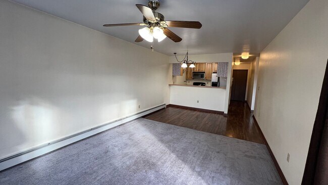 Building Photo - Spacious 2 Bedroom Condo in Eastridge! Carport Parking, Mountain View Balcony!