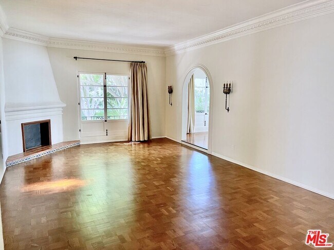 Foto del edificio - 1330 N Harper Ave