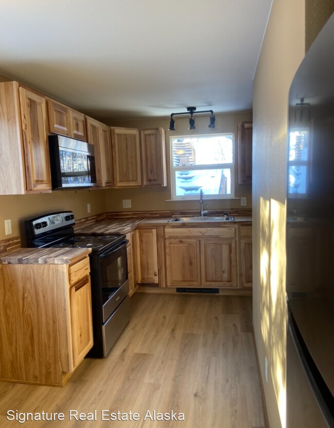 2 br, 1 bath House 5450 E Hemlock Drive House Rental in Wasilla, AK