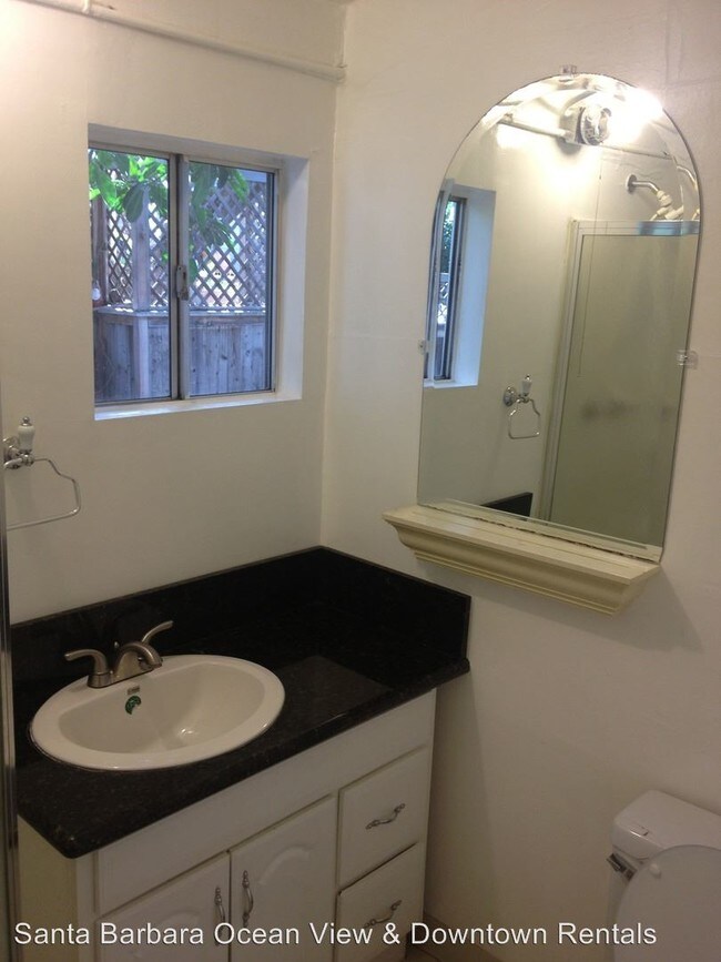 Building Photo - Studio, 1 bath Apartment - 711 De La Vina