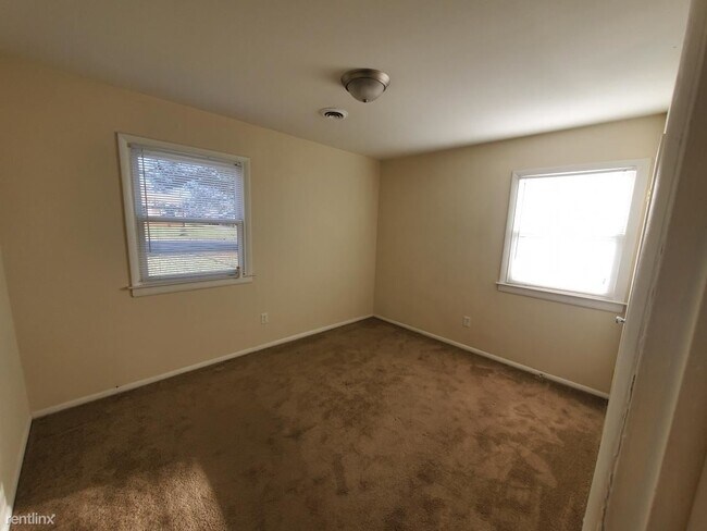 Foto del edificio - 3 br, 1 bath House - 2400 Apollo Rd
