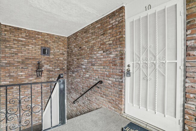 Foto del edificio - 333 Eubank Ct