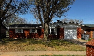 Building Photo - 3028 NE Pioneer Blvd