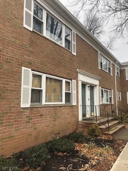 Primary Photo - 187 Evergreen Rd