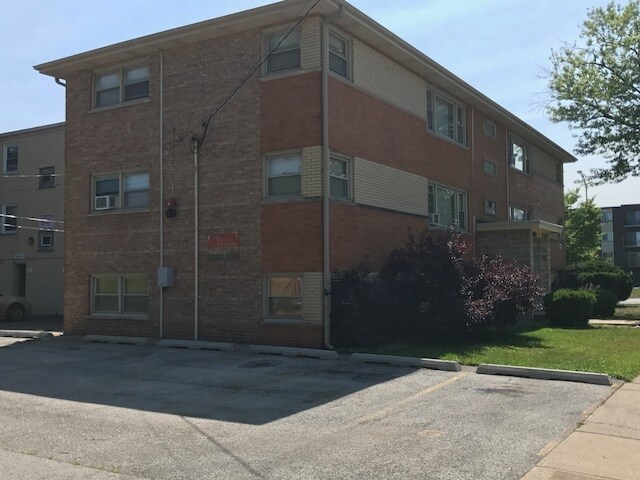 Building Photo - 9801 S Pulaski Rd