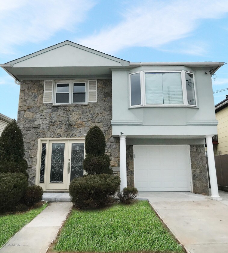 124 Rockville Ave, Staten Island, NY 10314 Room for Rent in Staten