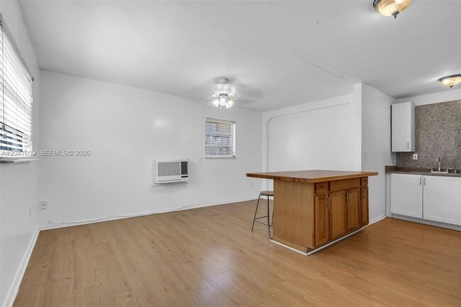 Building Photo - 2809 SW 23rd Ter