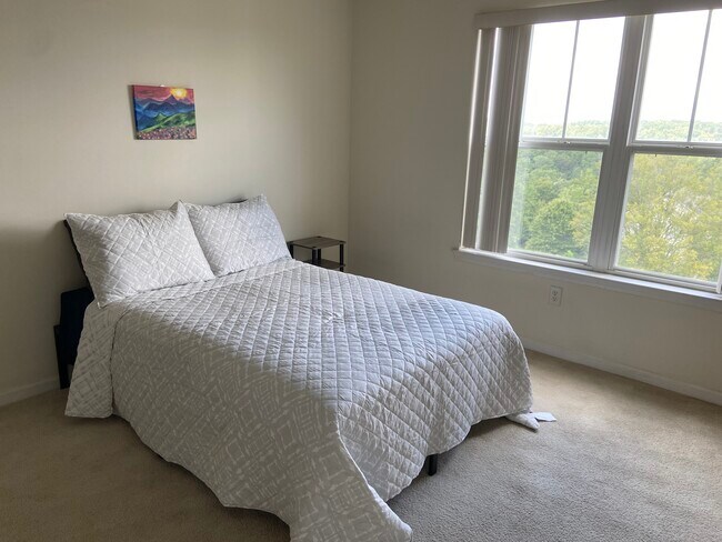 Foto del edificio - 1423 Harts Ridge Dr