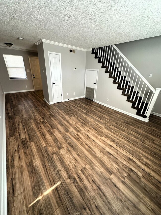 Foto del edificio - Come Home To Five Points!