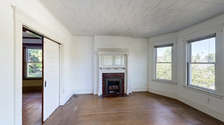 Building Photo - 587 Cambridge St