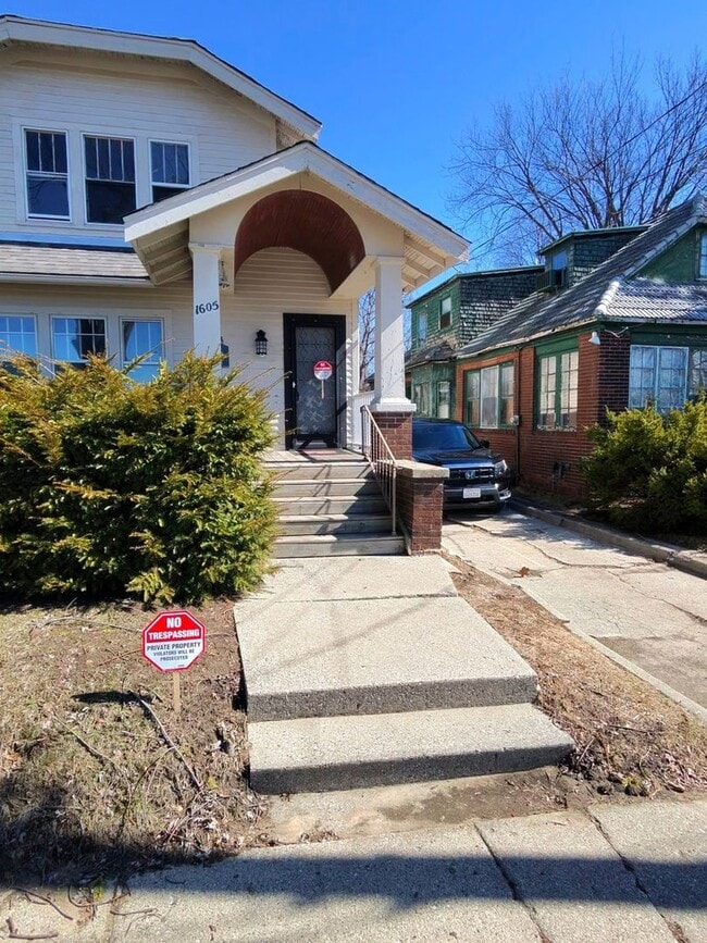 Building Photo - 1605 Kearsley Park Blvd