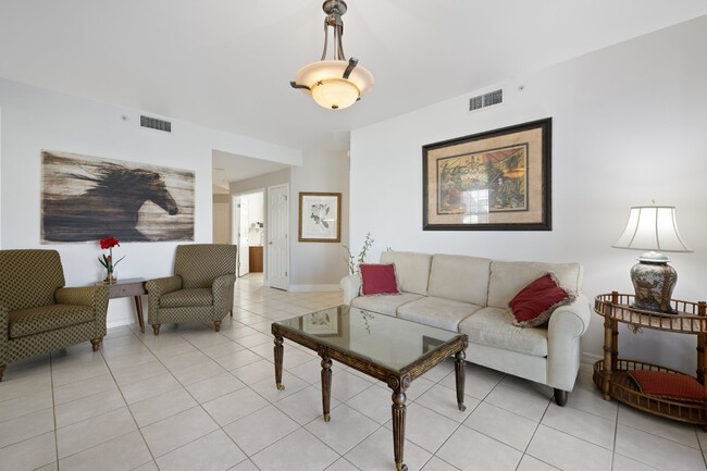 Building Photo - PELICAN MARSH - Spacious condo for annual ...