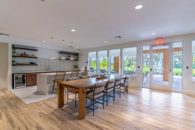 Building Photo - Saunders Lakefront Living