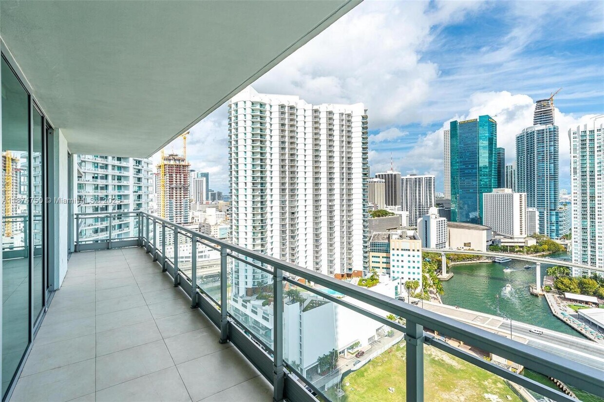Foto principal - 92 SW 3rd St